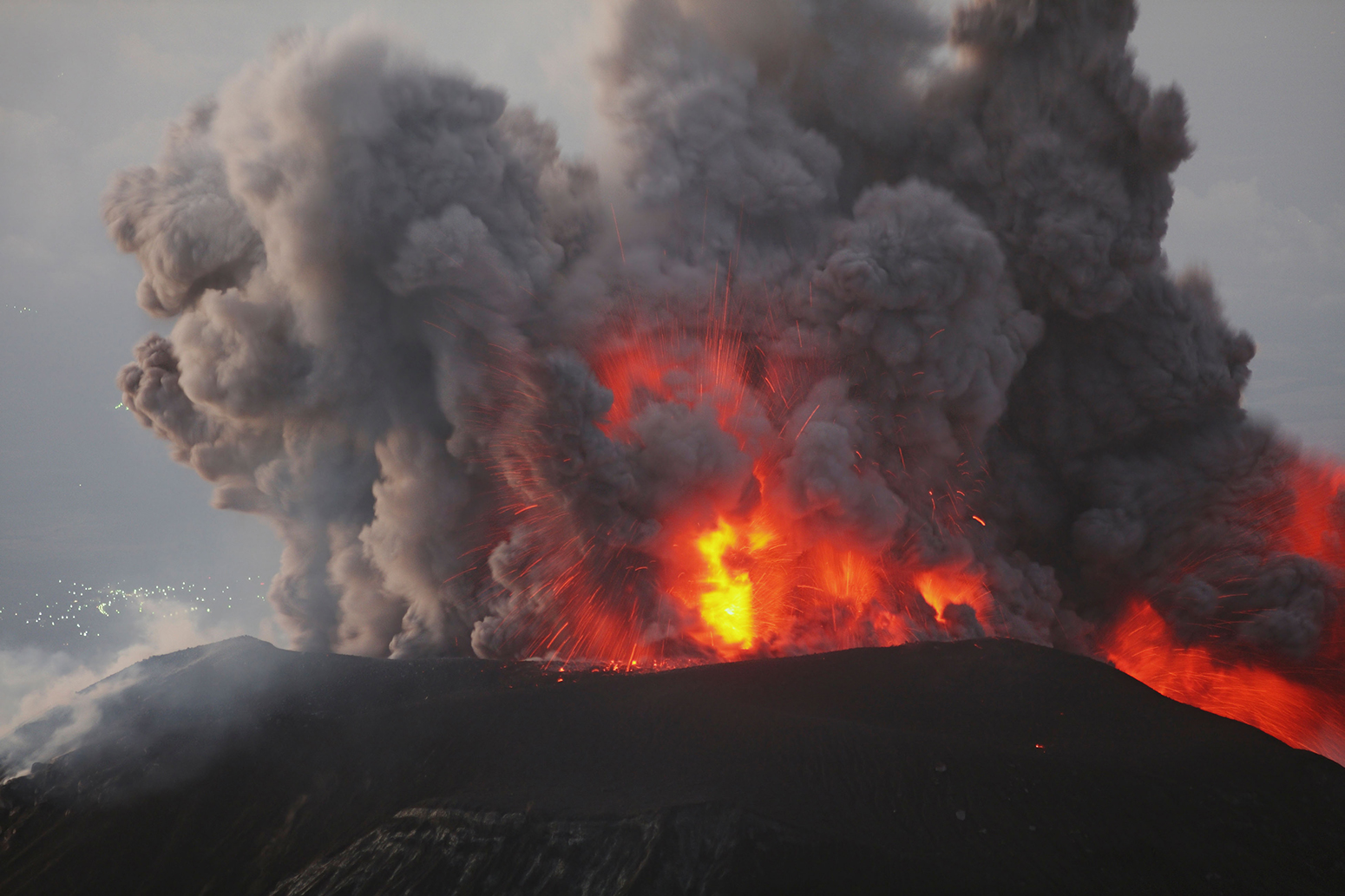 BPJX72 January 3, 2009 - Santiaguito eruption, Guatemala.