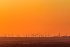 Casa con il termometro che mostra 20 gradi Celcius,TEMPERATURA AMBIENTE RE  i costi di riscaldamento del clima di isolamento modifica  carburante,UK,British Foto stock - Alamy