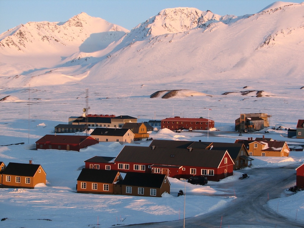The town of Ny-Ålesund, featuring the UK’s Arctic Research Station. Credit: British Antarctic Survey