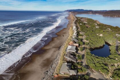 Rock shoreline structures to prevent sea level rise on the US pacific coast. Credit: Ken Hawkins / Alamy Stock Photo. Image ID: 2KTAYC1.